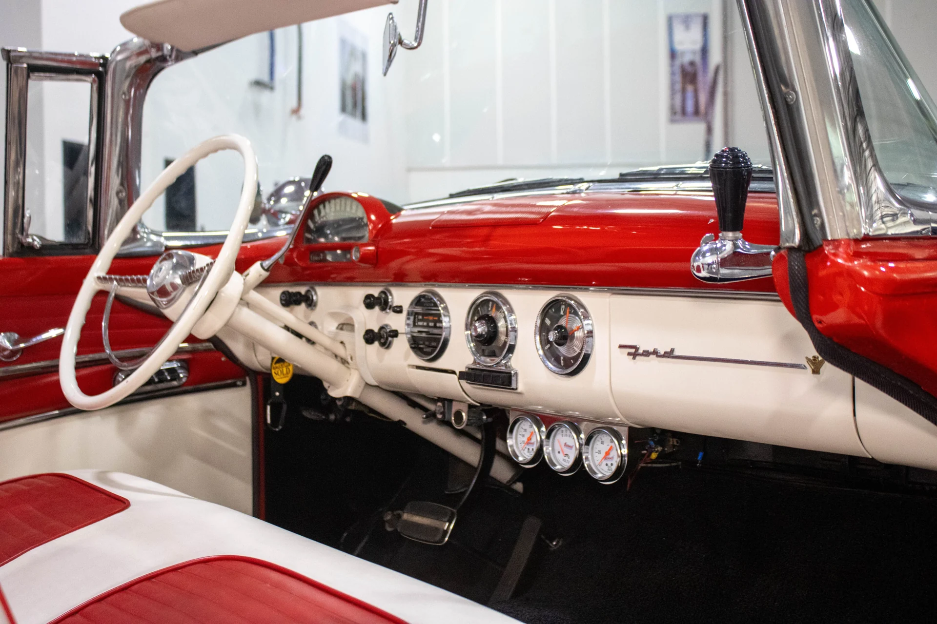 1955 Ford Fairlane Sunliner photo 16