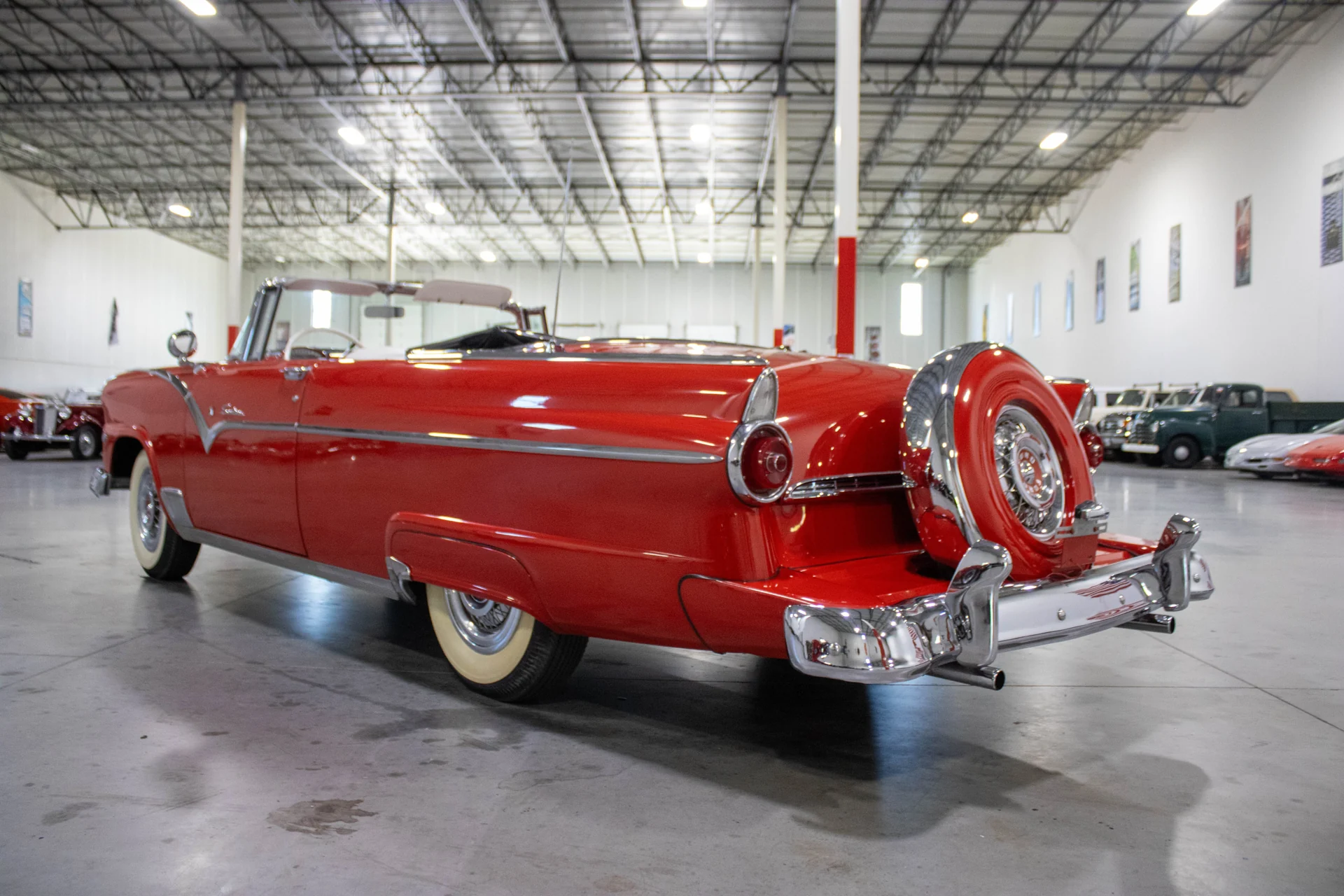 1955 Ford Fairlane Sunliner photo 3