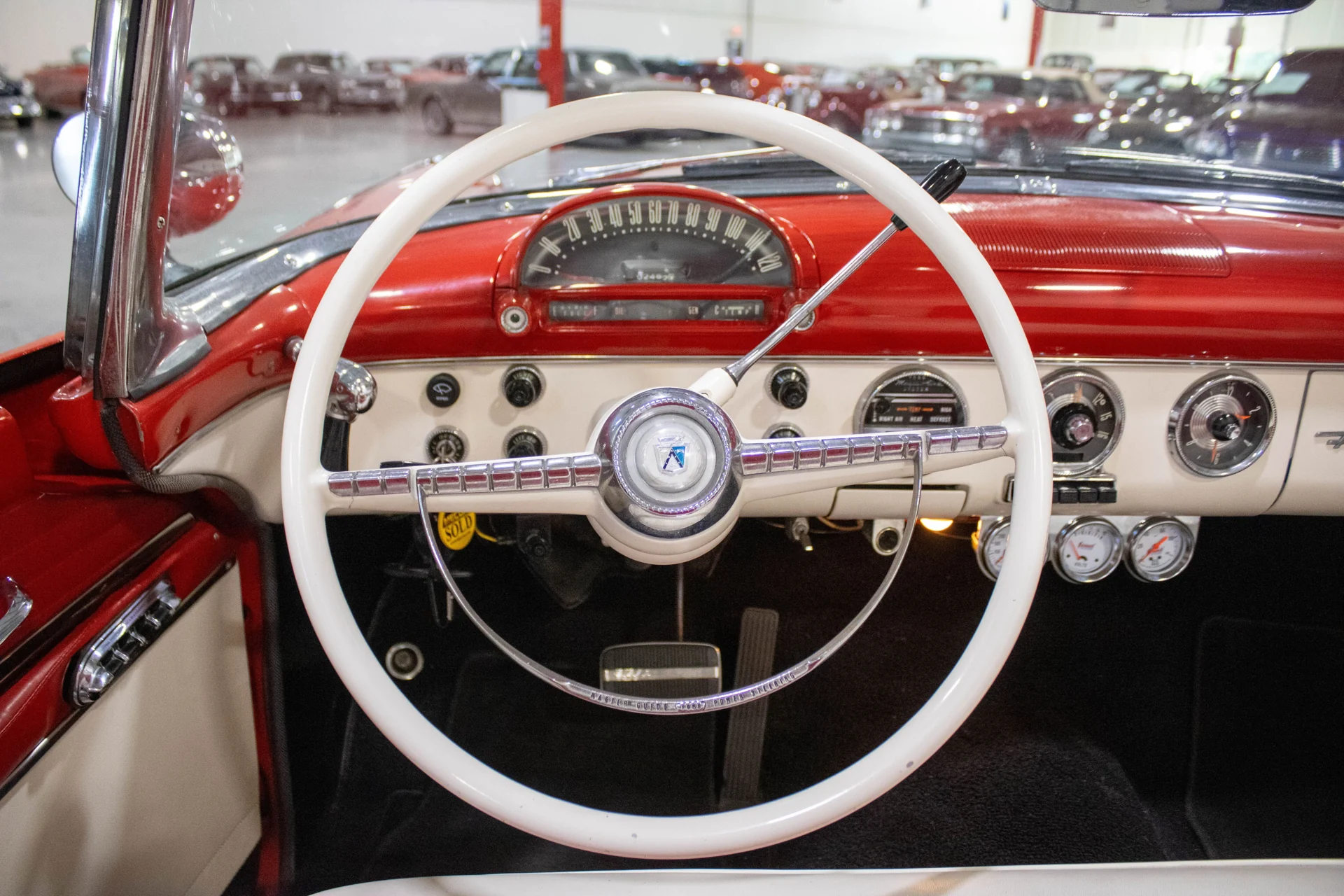 1955 Ford Fairlane Sunliner photo 9