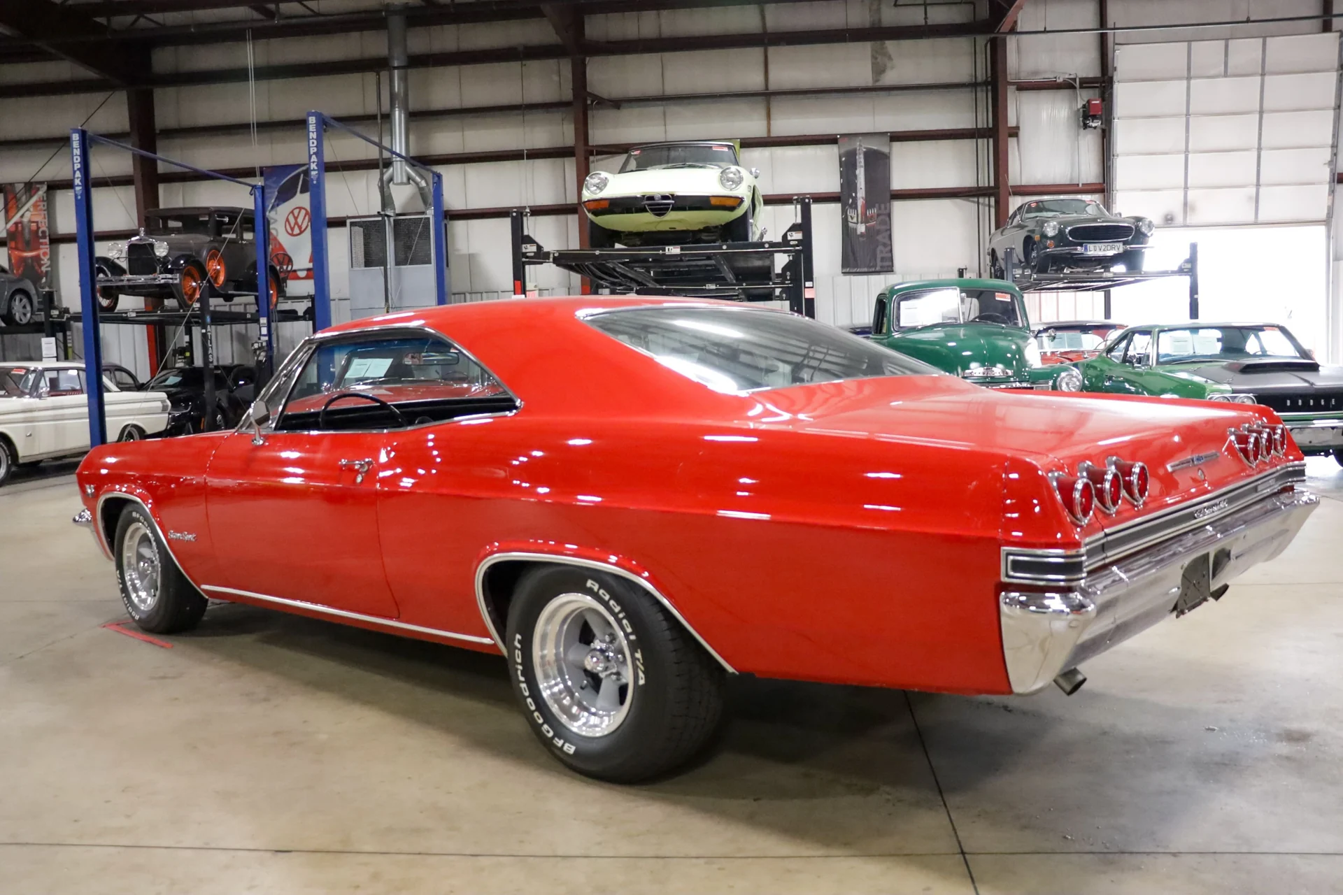 1965 Chevrolet Impala SS photo 5