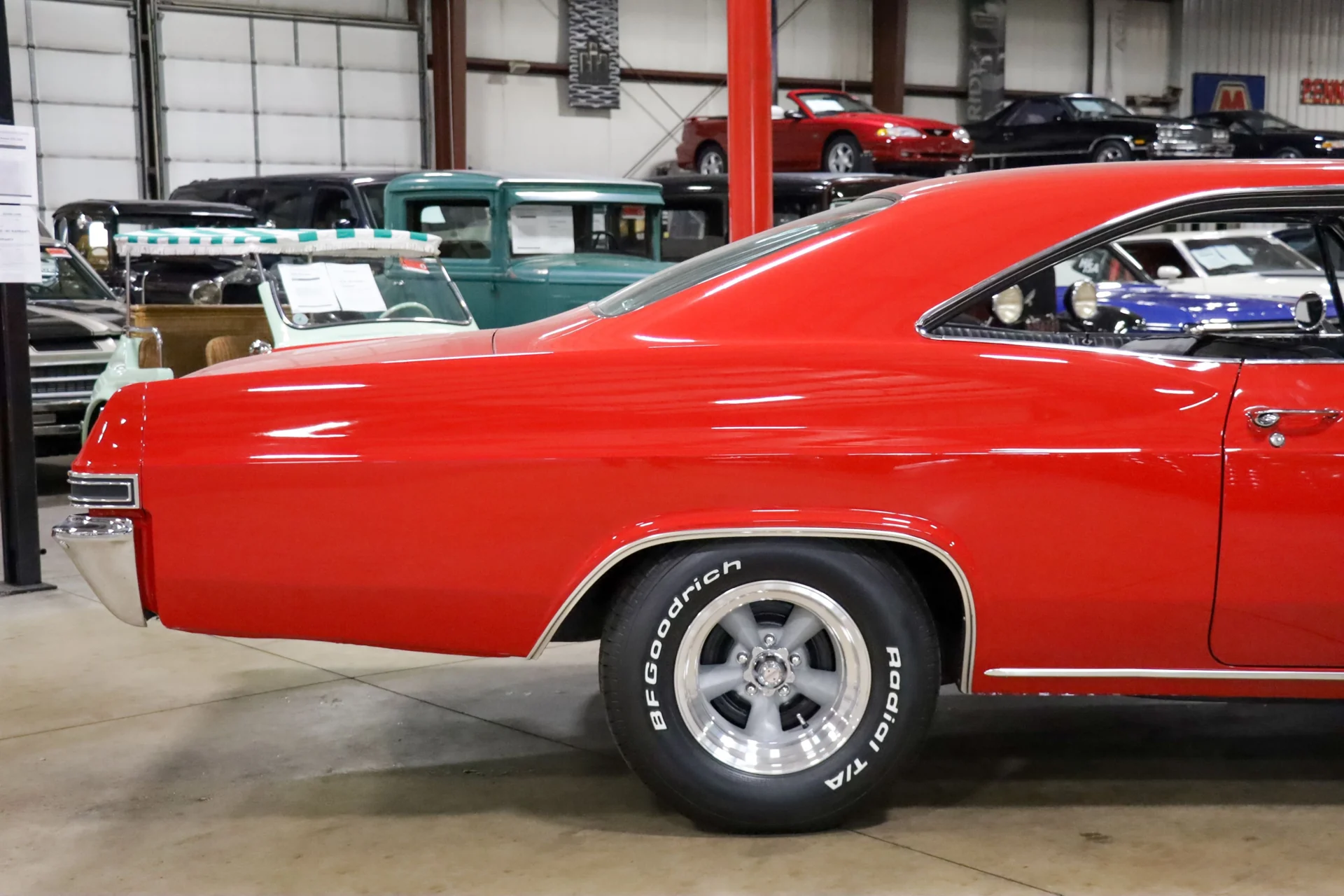 1965 Chevrolet Impala SS photo 8