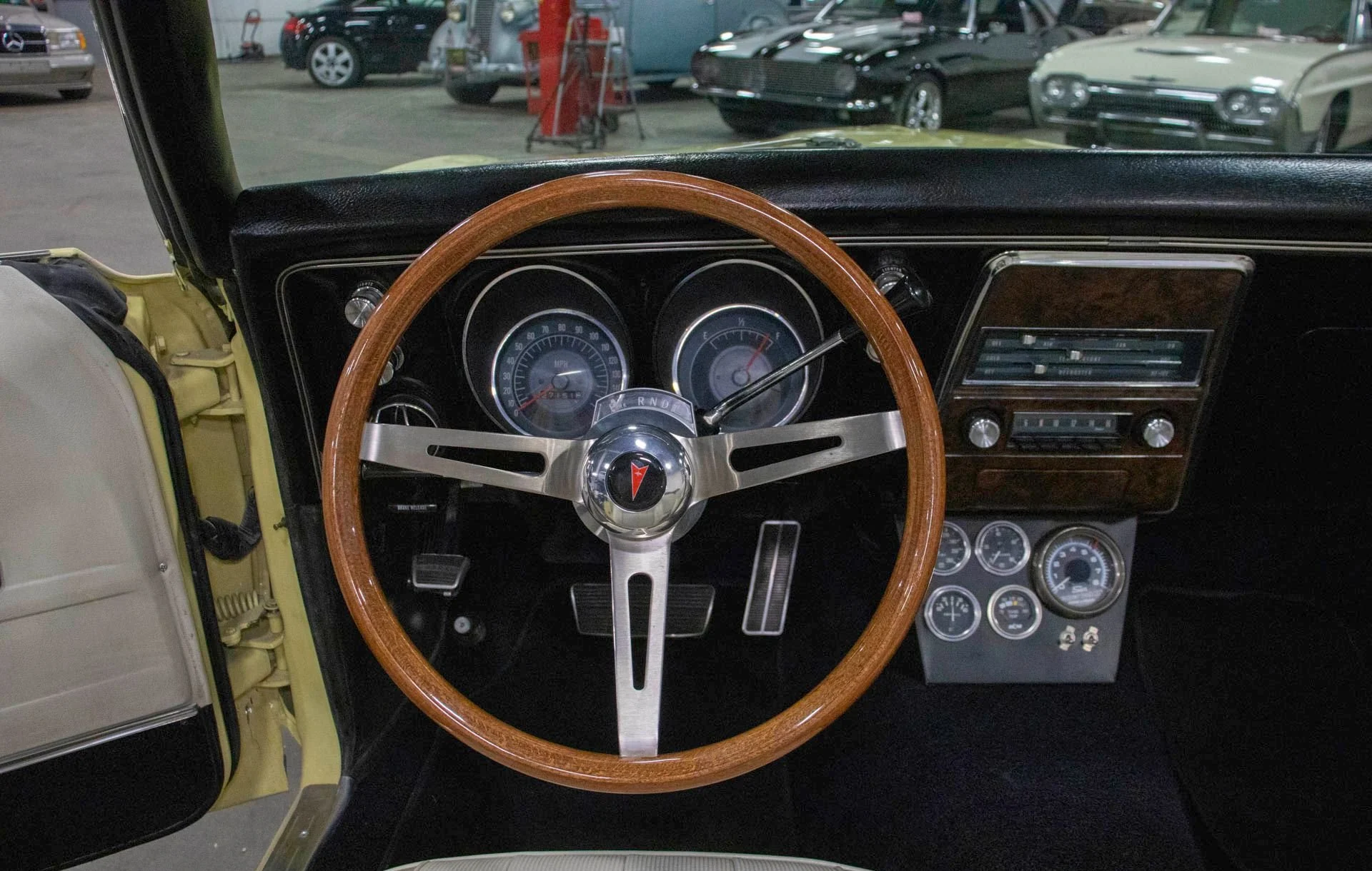 1968 Pontiac Firebird photo 16